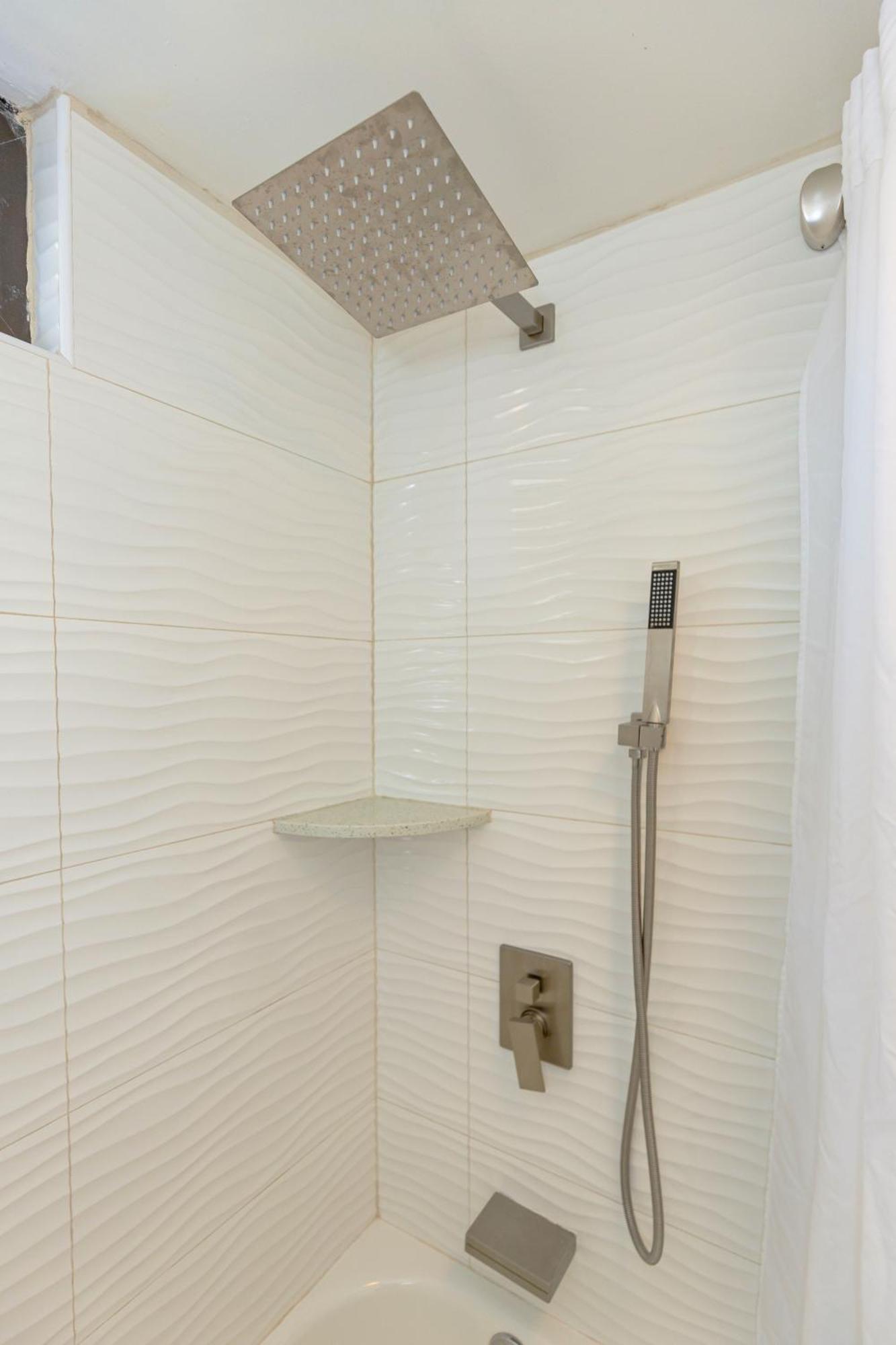 Renovated Ocean View Suite, Near Beach, Free Parking هونولولو المظهر الخارجي الصورة